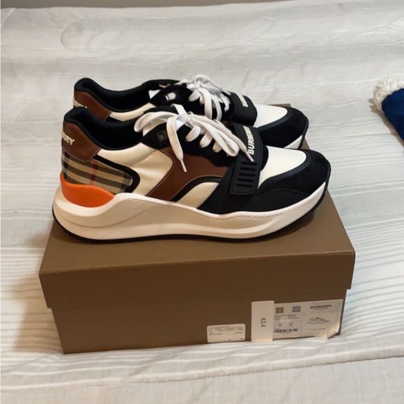 New only tried on for a few hours for pictures - Picture 3 of 6